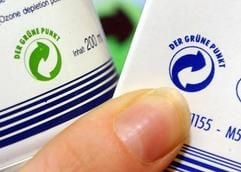 Der Grüne Punkt als Markenzeichen für Recyclingfindet sich mittlerweile auf weltweit mehr als 460 MilliardenVerpackungen. (Foto: dpa)