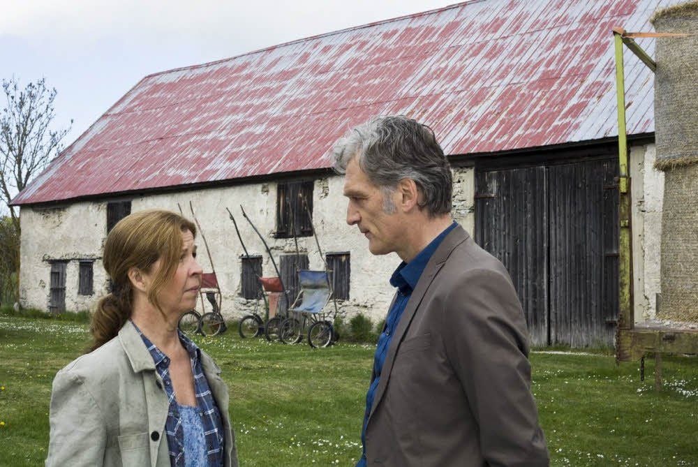 Mille Nyquist (Ingela Olsson) und Robert Anders (Walter Sittler)
