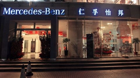 Eine Mercedes-Benz Niederlassung am im chinesischen Kanton (Guangzhou). (FOTO: DPA)