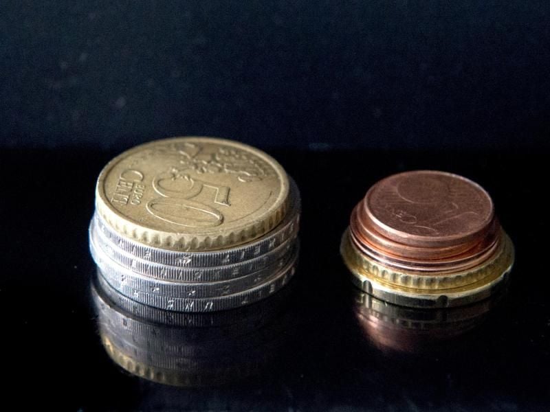 Am 1. Januar 2017 steigt der gesetzliche Mindestlohn um 35 Cent auf 8,84Euro an. Foto: Arno Burgi