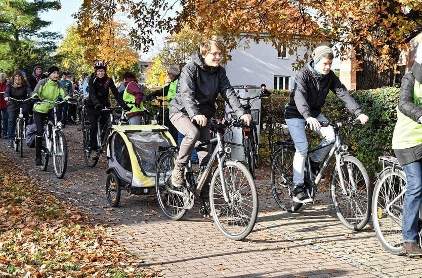 Ob mit dem Fahrrad oder zu Fuß - zum zwölften Mal wurde zum Auftakt der Friedensdekade der Friedenslauf gestartet.