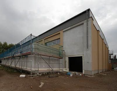 So sieht die neue Halle von außen aus.