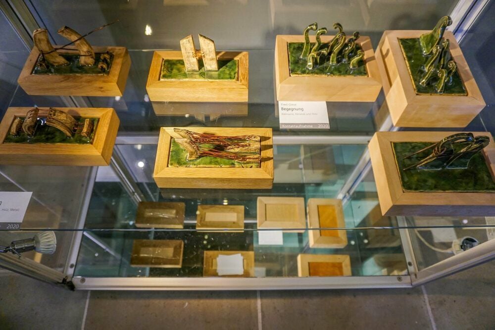 Die Künstlergemeinschaft vom Kunsthof Markt 4 in Wittenberg zeigt ihre Herbstausstellung. Diese Materialcollagen stammen von Fred Giese.