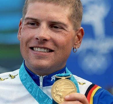 Jan Ullrich im Jahr 2000 mit seiner Goldmedaille.