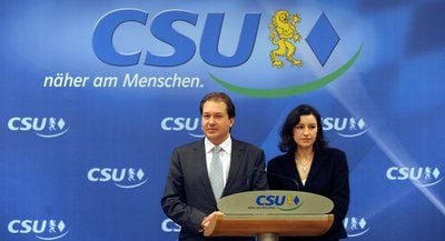 Der Bundestagsabgeordnete und designierte CSU-Generalsekretär Alexander Dobrindt und die Bundestagsabgeordnete und designierte stellvertretende CSU-Generalsekretärin Dorothee Bär (FOTO: DPA)
