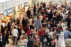 An den Flughäfen wird in den kommendenWochen wie hier in München oft Hochbetrieb herrschen. (Foto: dpa)
