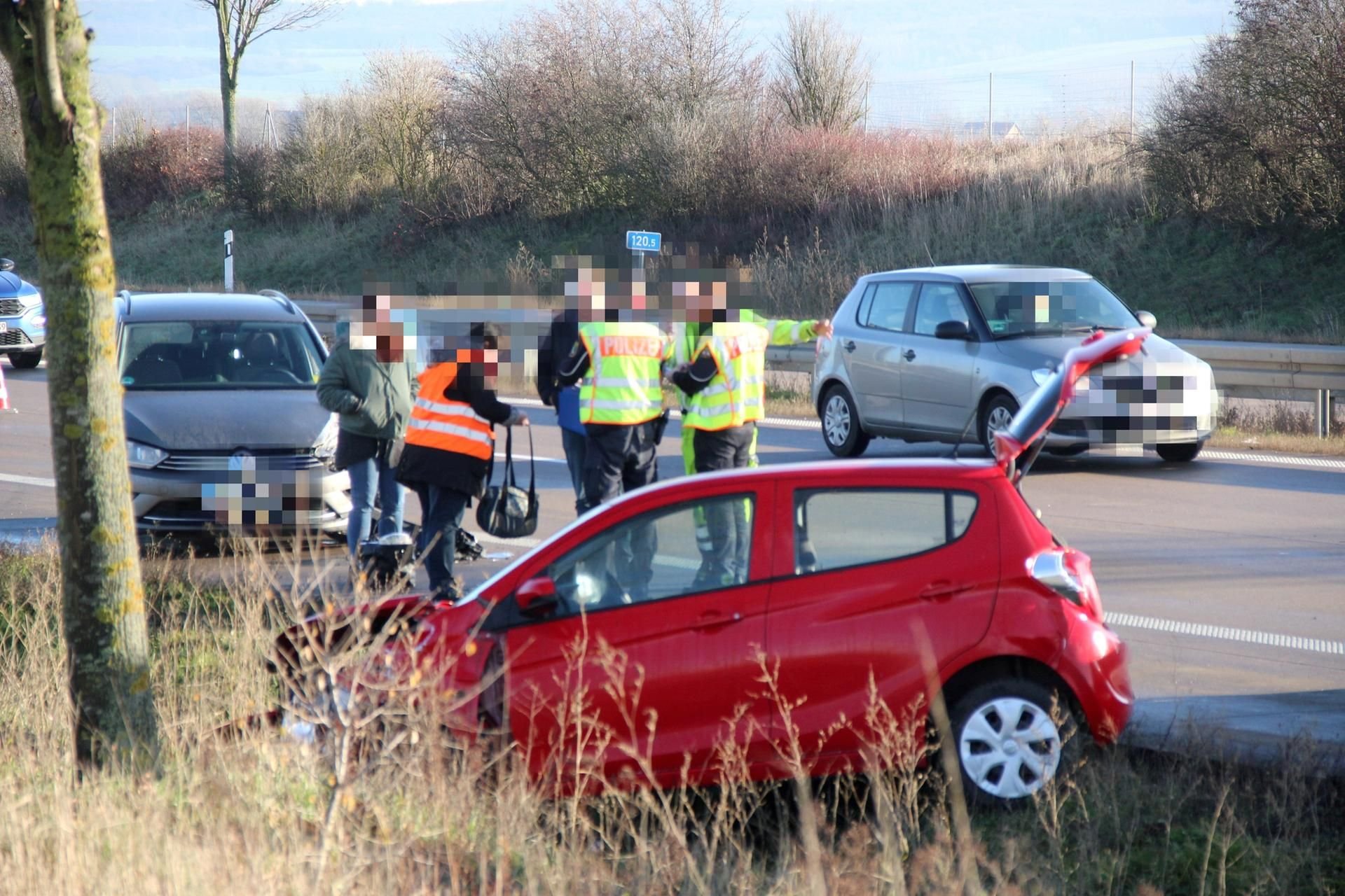 Vollsperrung A38 Unfall A38 Autobahn Zwischen Eisleben Und Allstedt Gesperrt