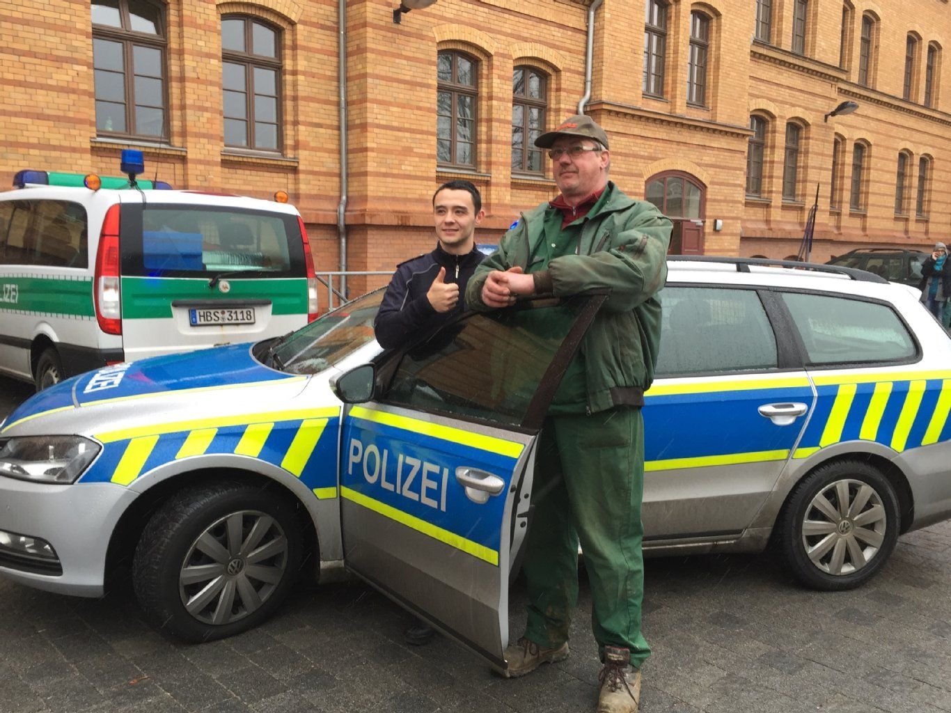 Die Polizei in Bernburg bedankte sich bei Traktorfahrer Eberhard B.