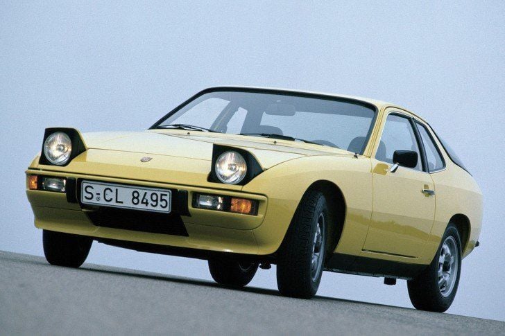 Zum typischen Sportwagen-Look der 1980er Jahre gehörten – wie hier beim Porsche 924 – Klappscheinwerfer.