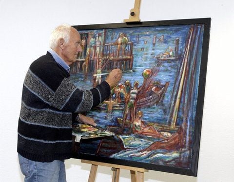 Der Maler, Grafiker und Schriftsteller Helmut Maletzke arbeitet am in Greifswald an seinem Oelgemaelde " Am Wasser". Mit drei Ausstellungen ehrt die Hansestadt Greifswald Maletzke. (FOTO: DAPD)