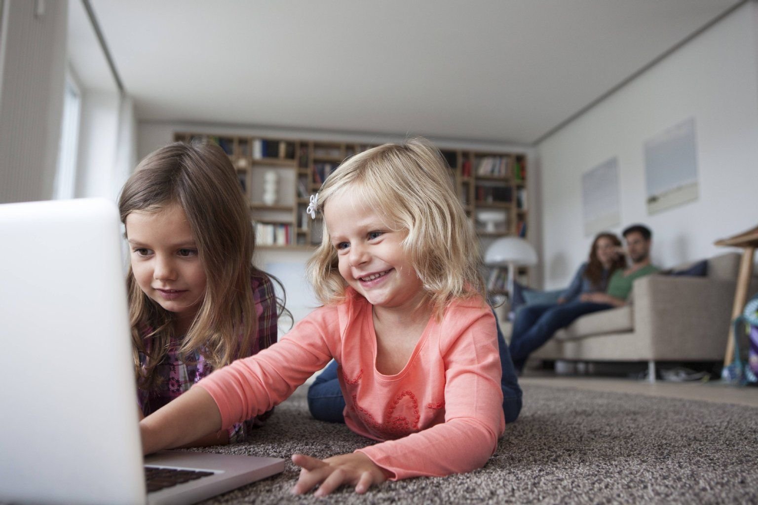 Rechtlich knifflig wird es beim Thema Downloads und Urheberrecht: Müssen Eltern für ihre Kinder zahlen?