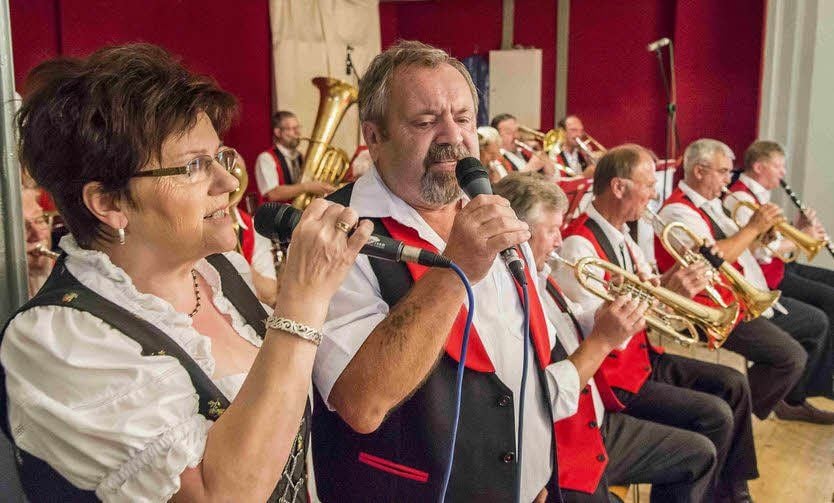 Die Dippelsbacher Musikanten spielten zum Frühschoppen.