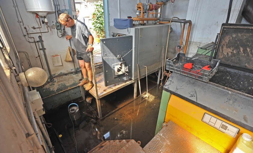 Im Heizungsraum steht noch immer das Wasser.