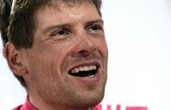 Jan Ullrich lacht während einer Trainingspause in Liege. (Foto: dpa)