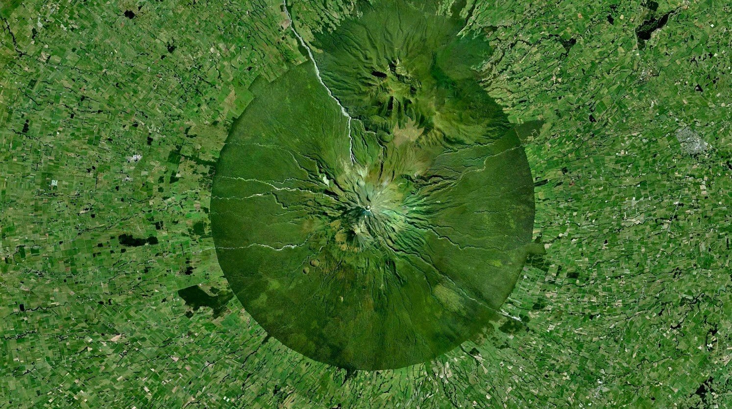 Die Erde rebelliert aus ihrem tiefsten Innern: Der aktive Vulkan „Mount Taraniki“ in Neuseeland.