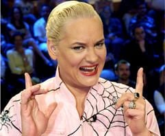 Hella von Sinnen darf ab 4. August durch «Die Hella von Sinnen Show» auf Sat.1 führen. (Foto: dpa)