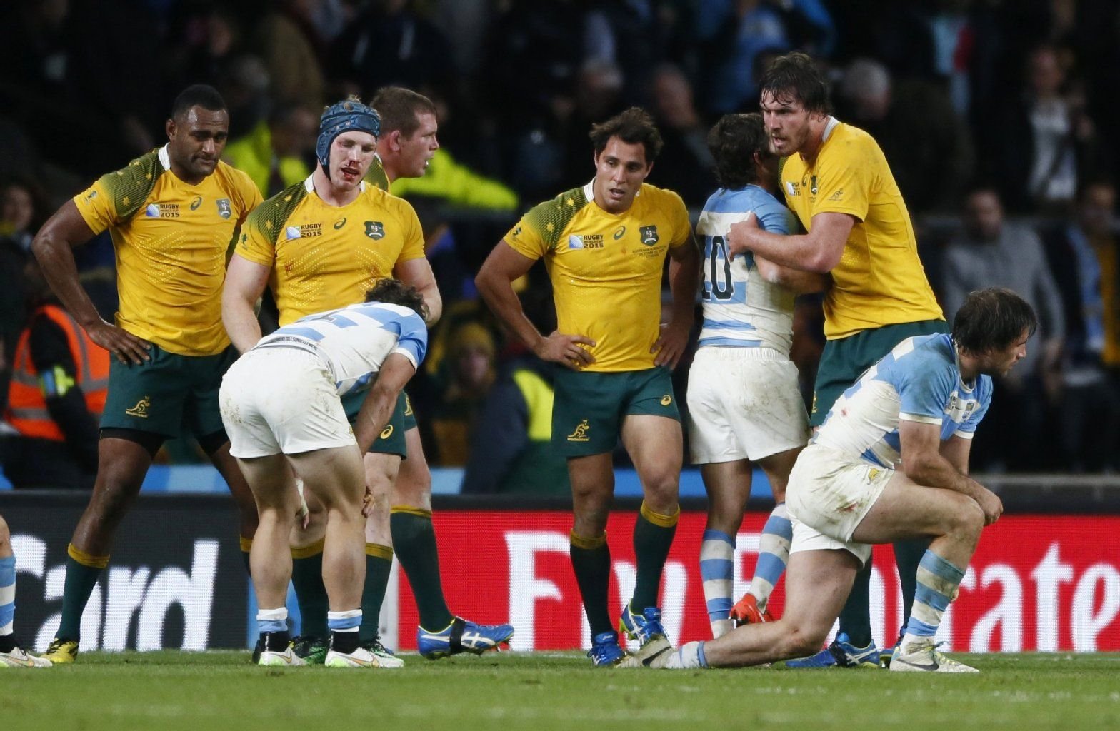 Eine Szene nach Abpfiff des zweiten Halbfinals Argentinien gegen Australien. Die siegreichen Australier treffen im Finale auf Neuseeland.