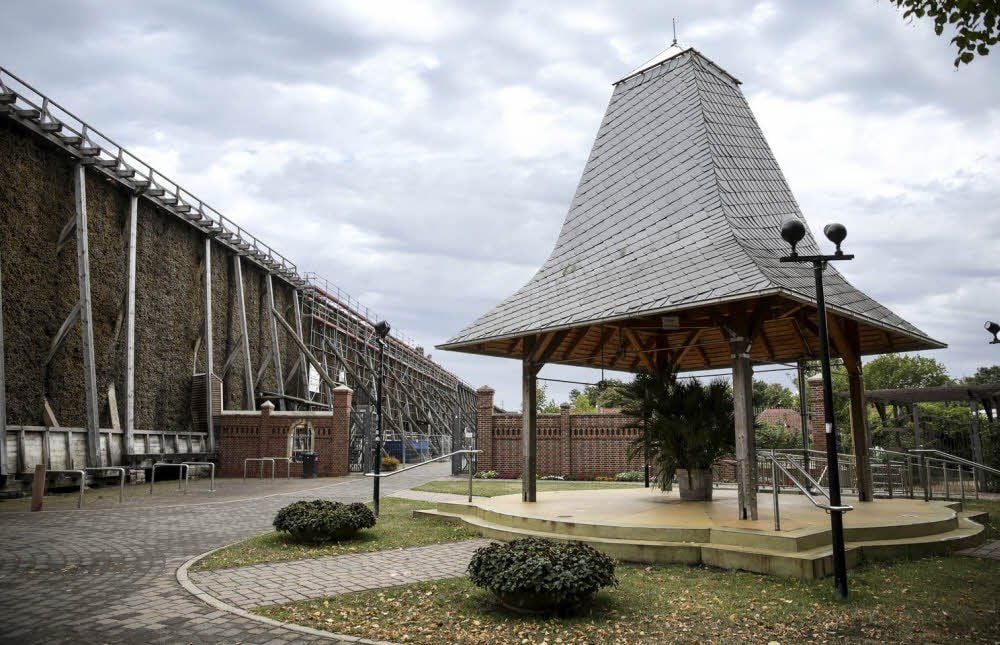 Der Kurpark mit dem Gradierwerk ist ein Schmuckstück in Bad Dürrenberg.