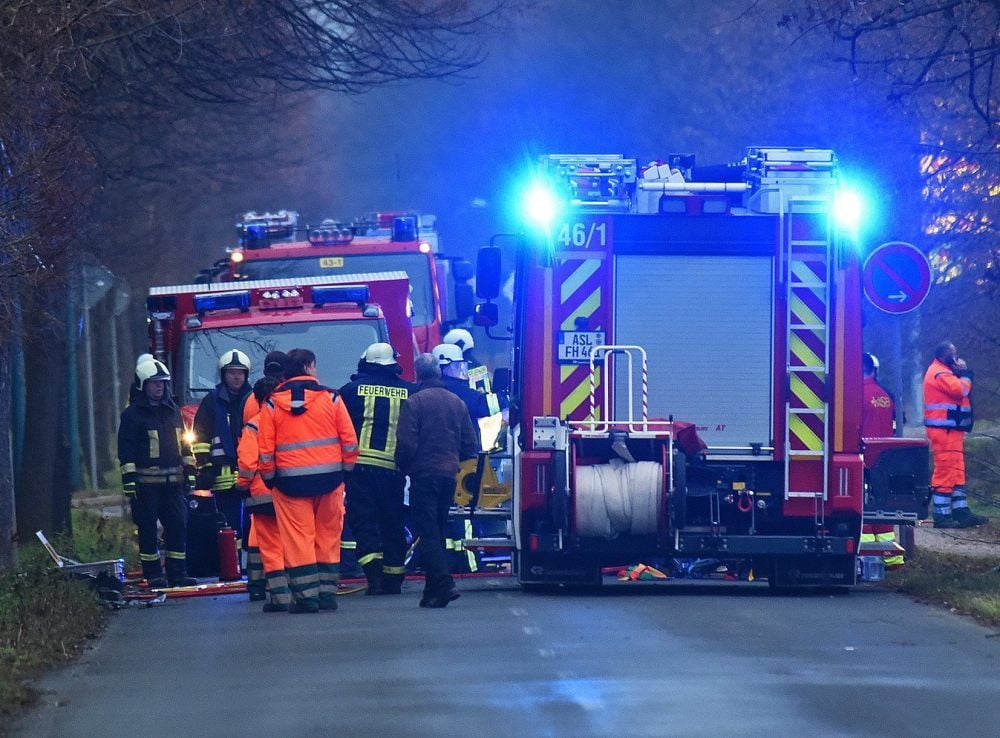 Vier Feuerwehren sind an den Rettungs- und Bergungsarbeiten in Gatersleben beteiligt.