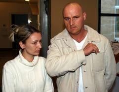 Agnes und Alexander Janisch, die Eltern des 12-jährigen Mädchens, gehen im Marienkrankenhaus in Hamburg am Mittwoch zu einer Pressekonferenz, wo sie Auskunft zu ihrer Tochter geben, die in der Nacht ein Kind zur Welt gebracht hat.