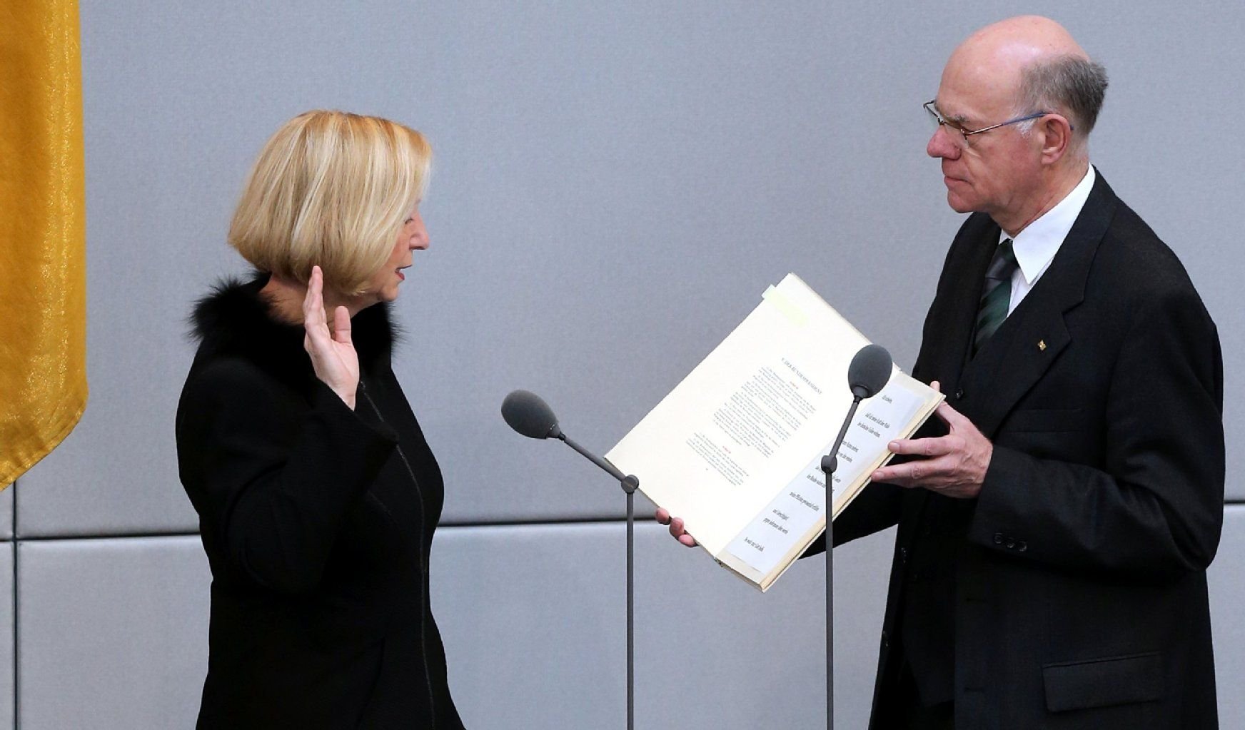 Die neue Bundesbildungsministerin Johanna Wanka (CDU) wird am Donnerstag vor dem Deutschen Bundestag in Berlin vereidigt. Wanka tritt die Nachfolge der zurückgetretenen Schavan an.