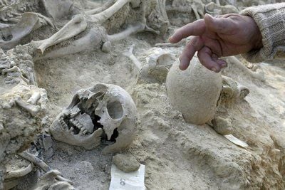 Massengrab von Opfern der Franko-Diktatur während des Bürgerkrieges geöffnet (FOTO: DPA)