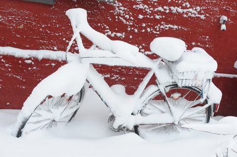 Nach Angaben von Meteorologen wird der strenge Frost mit Schneefällen auch in den nächsten Tagen wetterbestimmend sein. (FOTO: DPA)