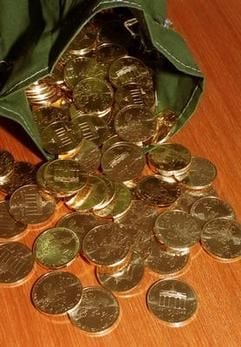 Das nötige Kleingeld in Höhe von 62 Millionen Euro halten die Profi-Clubs für die Tranfers der kommenden Saison bereit. Trotz leichten Anstiegs wird die Rekordsumme von 150 Millionen Euro auf dem Transfermarkt wohl nicht mehr so schnell erreicht werden. (Foto: dpa).