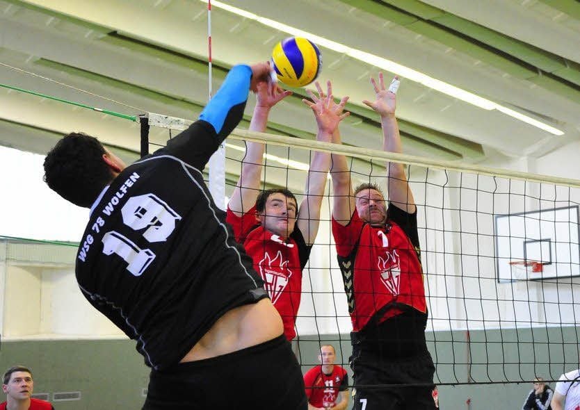 Der Zeitzer Block mit Marc Scheffel (Mitte) und Christoph Jahr (rechts) steht.