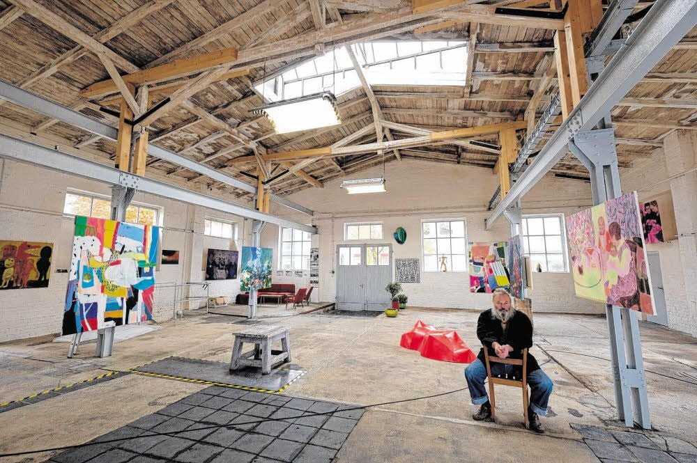 Lutz Bolldorf, einer der Initiatoren der neuen halleschen Studiogalerie bei Auto Alder in der Gutenbergstraße.