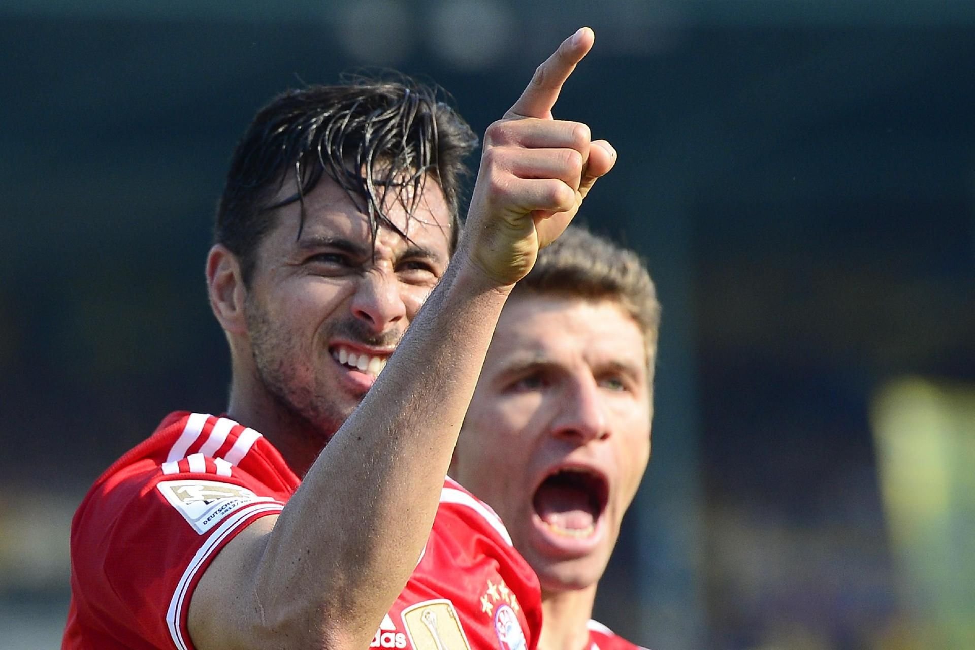 Claudio Pizarro (links) und Thomas Müller (rechts)