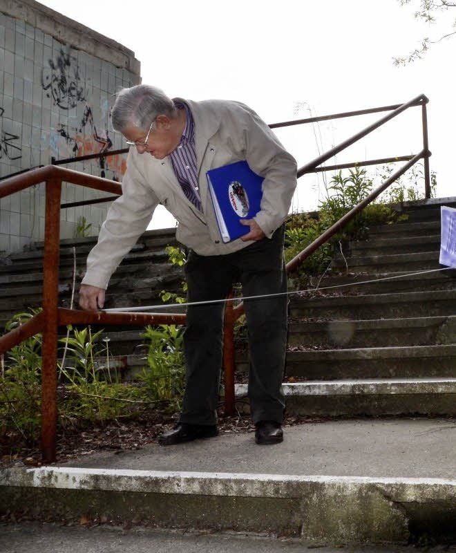 Der Bahnhof in Profen ist nicht barrierefrei. Das haben schon 2014 die Mitglieder des Behindertenbeirates Burgenlandkreis kritisiert. Hans-Eberhard Schigold schaute sich den Bahnhof in Profen an.