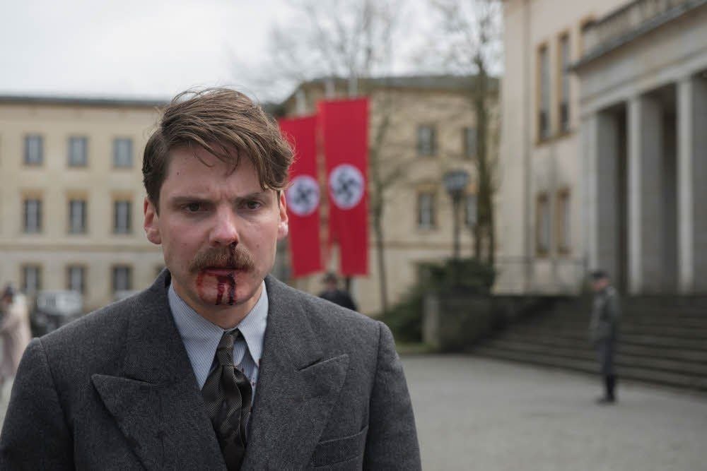 „Jeder stirbt für sich allein“: Daniel Brühl als Gestapo-Kommissar Escherig.