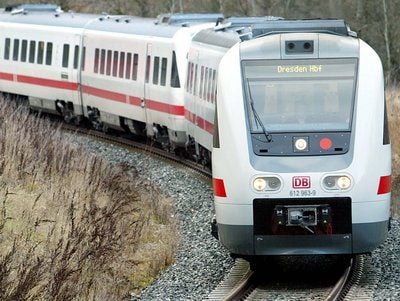 Um die Sicherheit zu gewährleisten, wird die Neigetechnik der Dieseltriebzüge der Baureihe VT 612 vorerst abgeschaltet. (FOTO: DPA)
