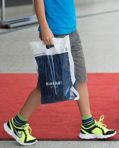 Die Kunden halten sich mit Käufen bei Karstadt offenbar zurück.