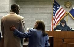 Kobe Bryant vor Gericht (Foto: dpa)