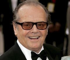 Jack Nicholson steht am 5. März 2007 bei der Ankunft auf dem Roten Teppich vor der 78. Oscar-Verleihung in Hollywood. (Foto: dpa)