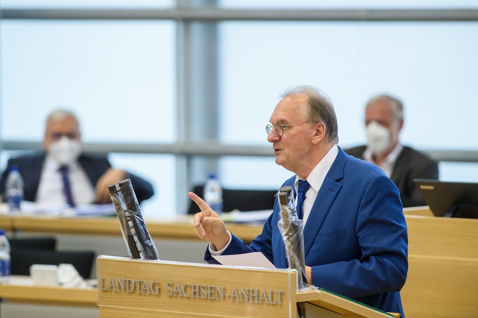 Ministerpräsident Haseloff spricht im Landtag.