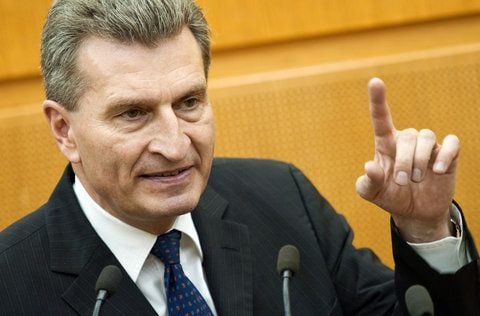 Der ehemalige baden-württembergische Ministerpräsident und amtierende EU-Kommissar für Energie, Günther Oettinger (CDU), spricht im Landtag in Stuttgart. (FOTO: DPA)