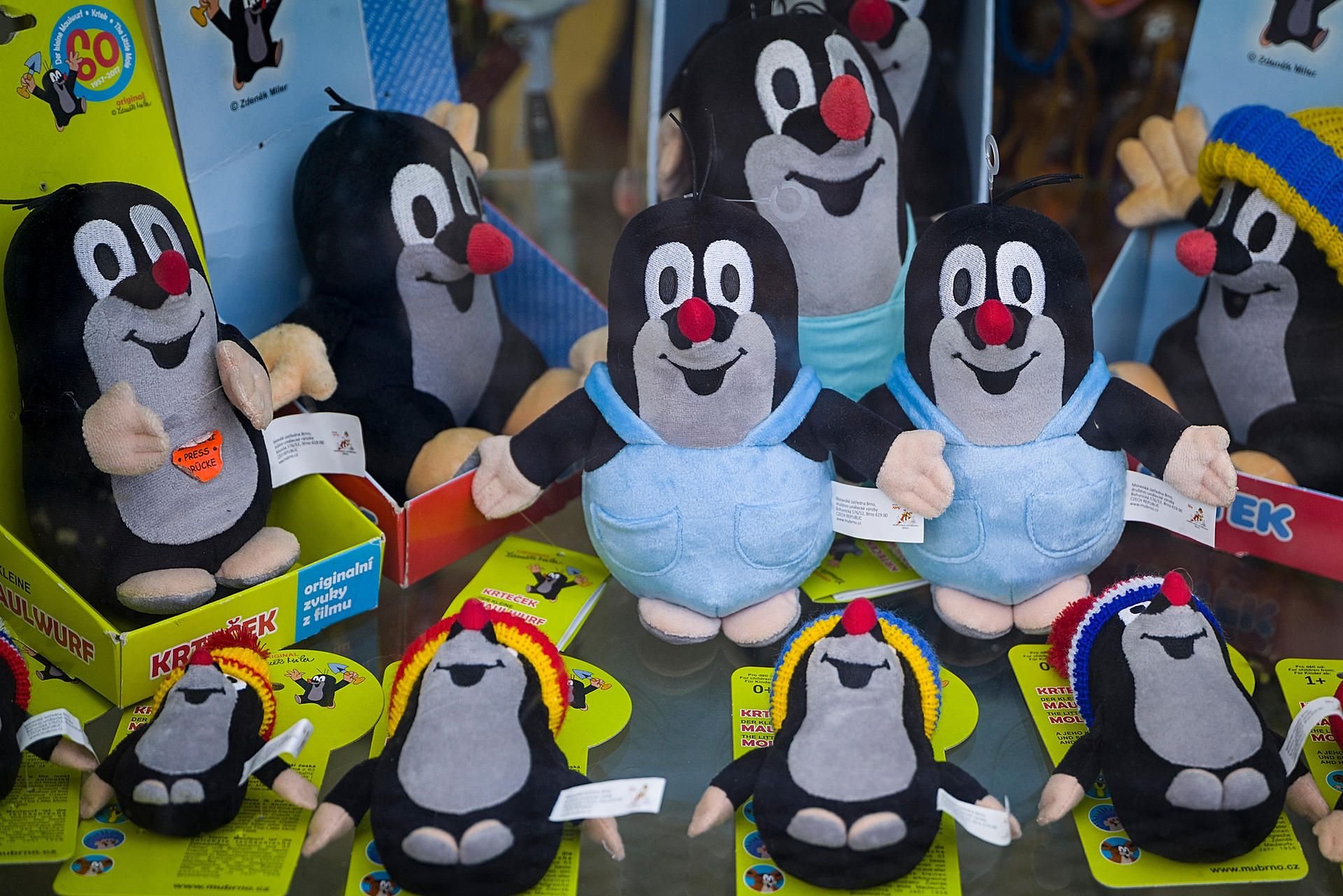 Der kleine Maulwurf in einem Souvenirladen in Prag