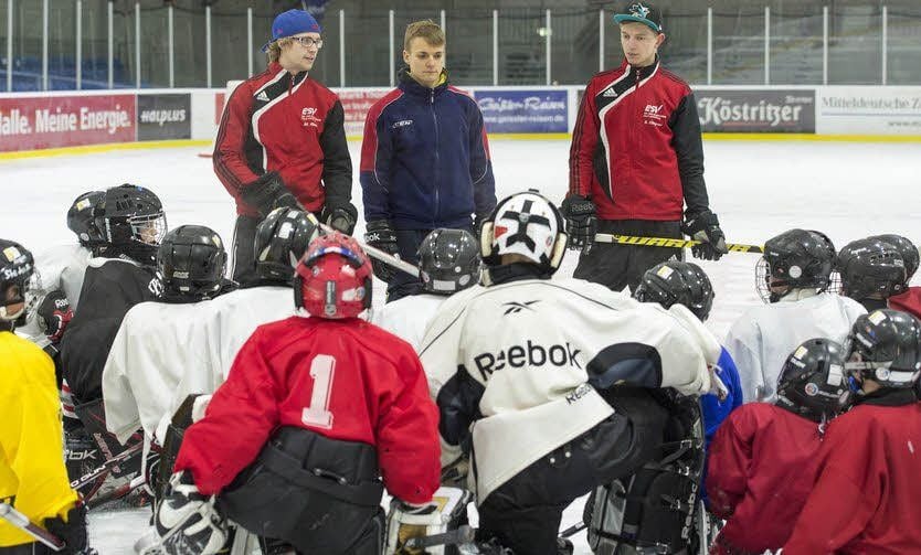 Marius Riedel, Enrico Ehrhardt und Stephan Klingner (von links) trainieren die Nachwuchsmannschaften der Saale Bulls.