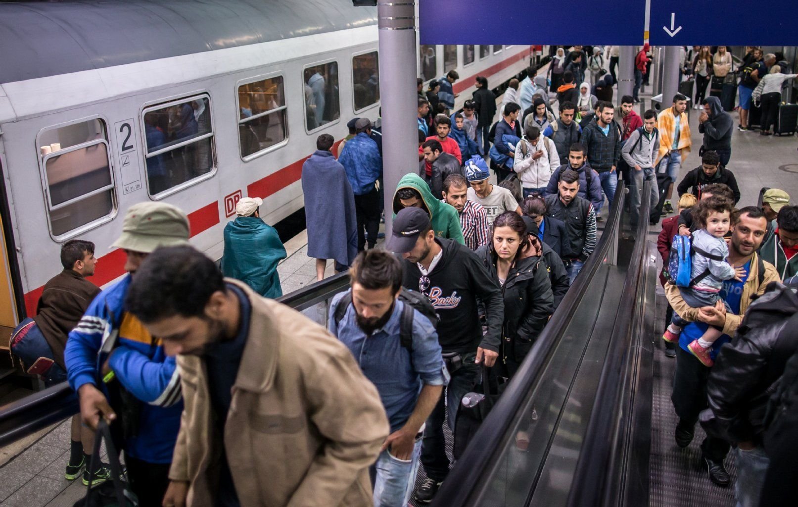Flüchtlinge kommen in Düsseldorf an.