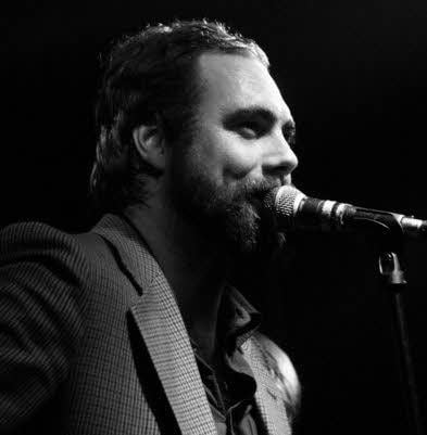 Nach eigener Aussage besingt Alexander Bödewig in seinem Lied "Schatz- geh bitte" Beziehungsprobleme. Landrat Dirk Schatz aber versteht die Liedzeilen anders.