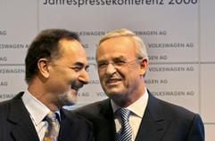 VW-Vorstandschef Bernd Pischetsrieder und Audi-Chef Martin Winterkorn am 7. März 2006 vor Beginn der Bilanzpressekonferenz in Wolfsburg (Foto: dpa)
