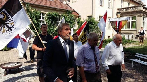 Ex-NPD-Chef Udo Voigt (Mi.) in Guthmannshausen.