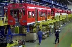 Produktion von Reisezugwagen im Bombardier-Werk in Halle Ammendorf (Foto: dpa)