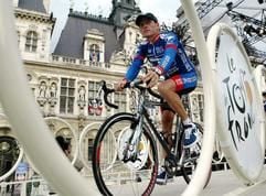 Der Amerikaner Lance Armstrong vom Team Postal am Start in Paris. (Foto: dpa)