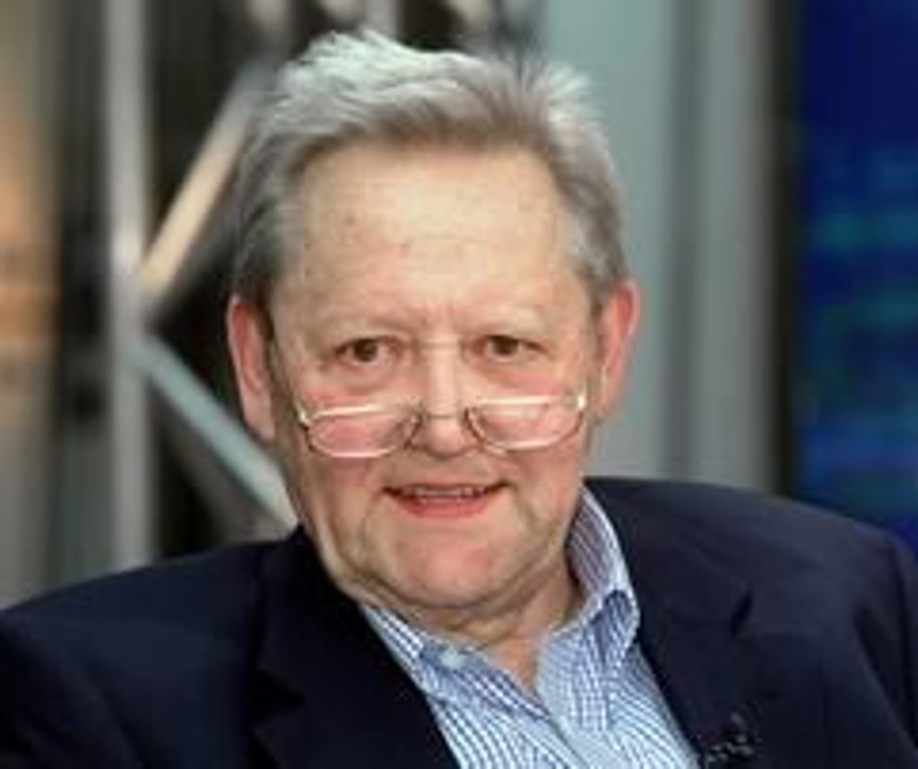 Günter Schabowski, ehemaliges Politbüromitglied der SED (Archivfoto vom 04.06.2003), hatte am 09. November 1989 mit einer beiläufigen Bemerkung für eine Weltsensation gesorgt. Auf einer Pressekonferenz in Ost-Berlin verkündete er nebenbei die Öffnung der Berliner Mauer. (Foto: dpa)