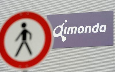 Ein «Eingang verboten für Fußgänger»-Schild steht in Dresden vor dem Werk des Chipherstellers Qimonda. (FOTO: DDP)