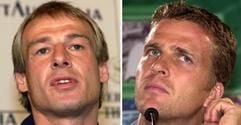 Jürgen Klinsmann (links, Archivfoto vom 11.06.1999) hat das Angebot des Deutschen Fußball-Bundes (DFB) angenommen, künftig eine bedeutende Rolle bei der Führung der Nationalmannschaft zu spielen. Klinsmann soll demnach die Nachfolge von Rudi Völler als Teamchef antreten. Sein früherer Nationalmannschafts-Kollege Oliver Bierhoff (rechts, Archivfoto vom 28.08.2001) ist als Team-Manager vorgesehen. (Foto: dpa)